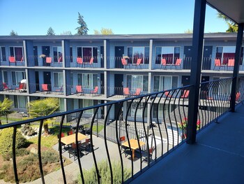 The Port-O-Call Inn & Suites,Newcastle Island>>Nanaimo,2 star