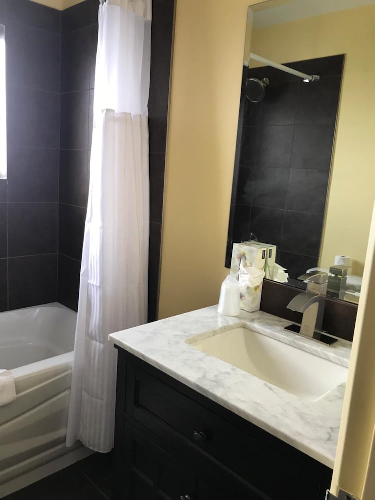 the port o call inn and suites
