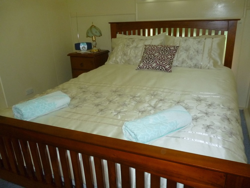 Christmas Creek Cafe & Cabins,Gold Coast>>Beechmont,4 star