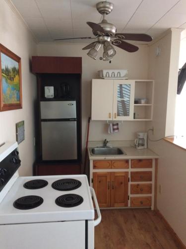 Dolan's Motel,Loch Broom>>Pictou,2 star