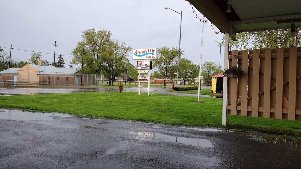 riverview motel