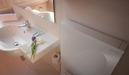 genius hotel downtown