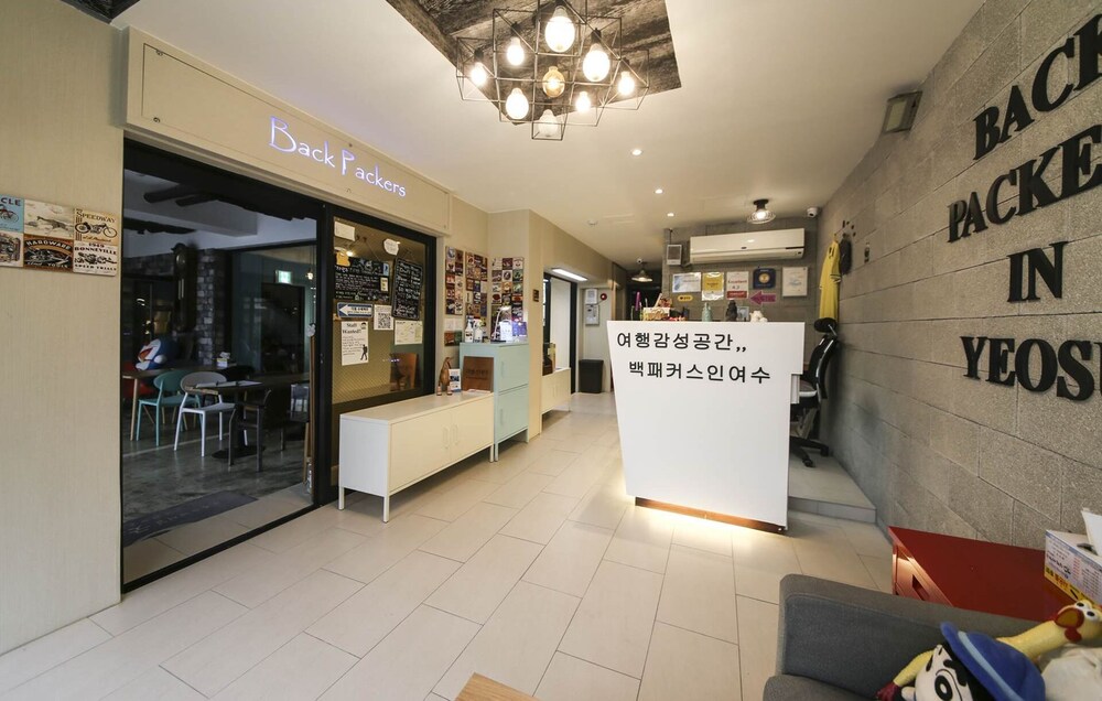 backpackers in yeosu hostel