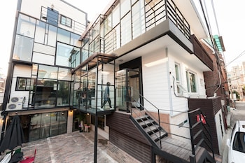 inno hostel and pub lounge hongdae