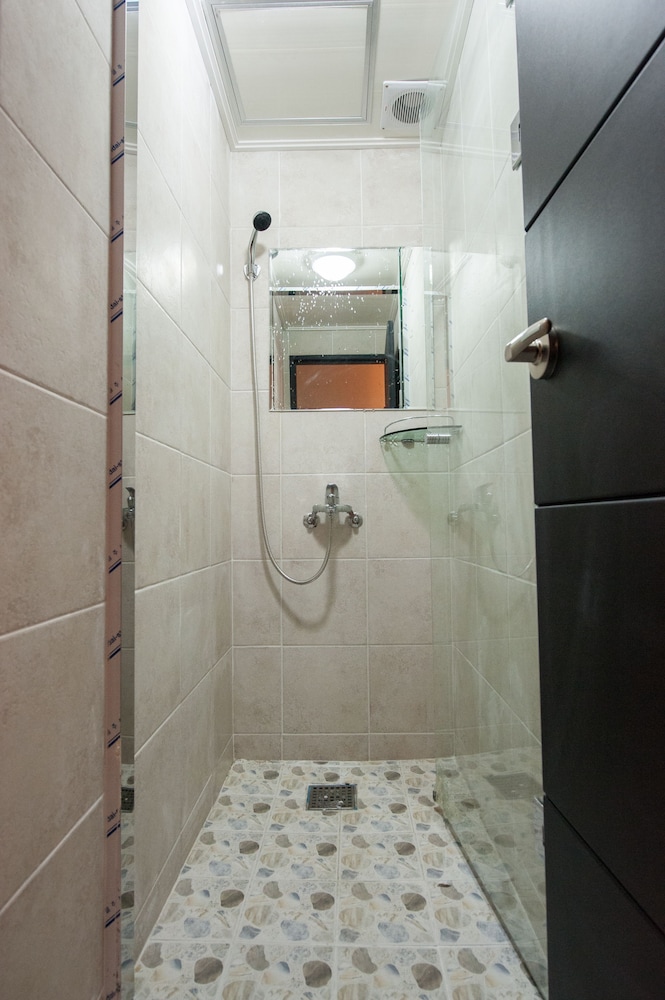 inno hostel and pub lounge hongdae