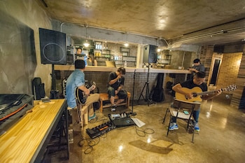 inno hostel and pub lounge hongdae