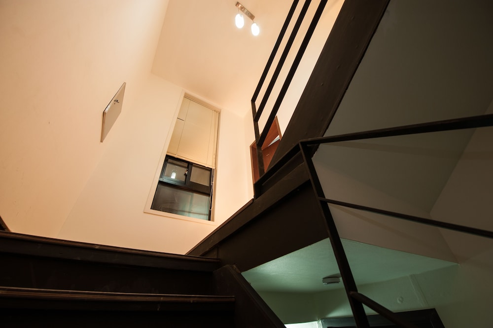 inno hostel and pub lounge hongdae