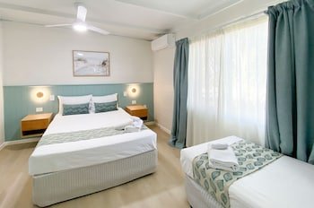 palm view holiday apartments