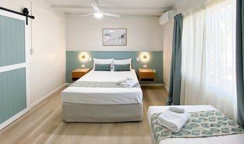 palm view holiday apartments