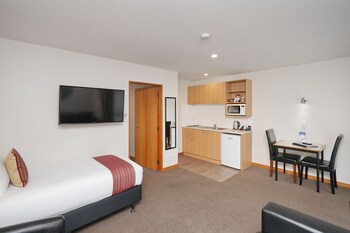 306 motel apartments