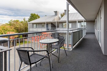306 motel apartments