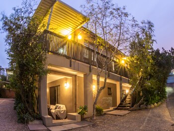 mackaya bella guest house