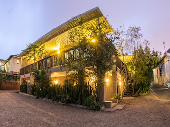 mackaya bella guest house