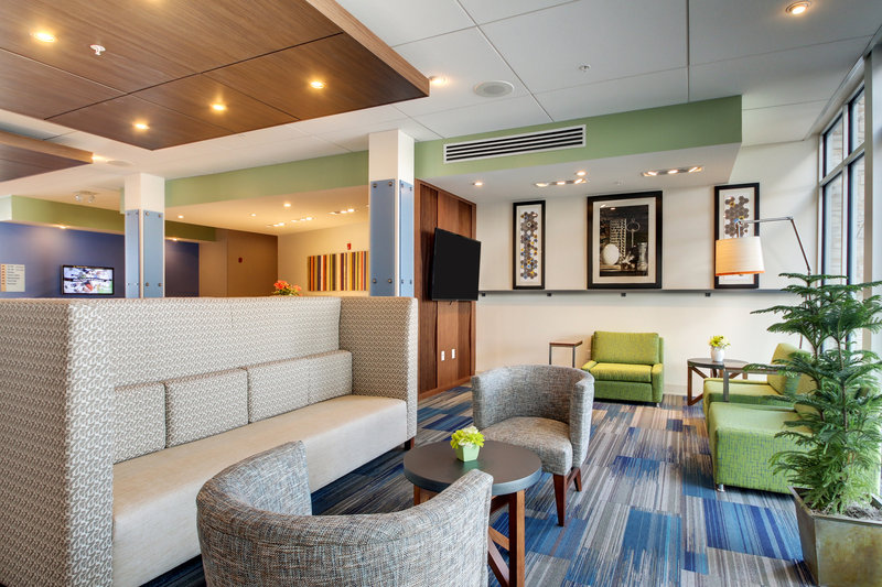 holiday inn express and suites galesburg by ihg