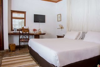 jacaranda lake elementaita lodge