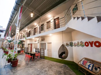 capital o 10953 dayal lodge a boutique hotel