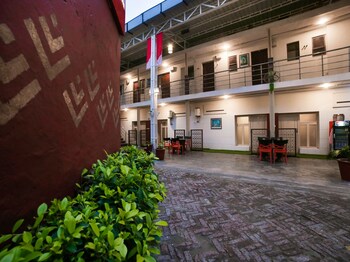 capital o 10953 dayal lodge a boutique hotel