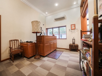 capital o 10953 dayal lodge a boutique hotel