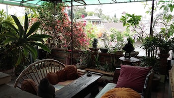 desak putu putra homestay