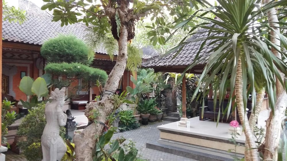 desak putu putra homestay