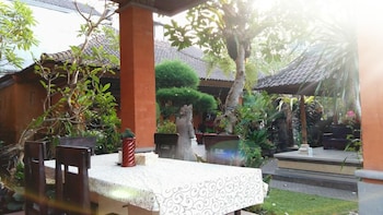 desak putu putra homestay