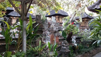 desak putu putra homestay