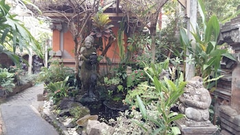 desak putu putra homestay