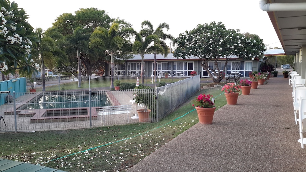 ocean view motel bowen