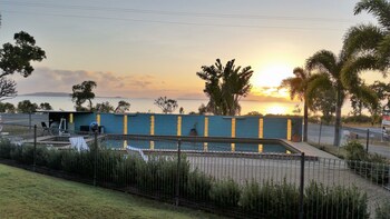 ocean view motel bowen