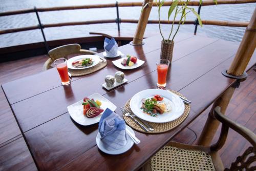 Yathra Houseboat,Bentota>>Aturuwella,4 star