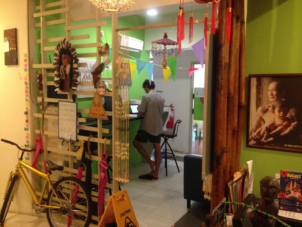 woodpecker lodge kuching