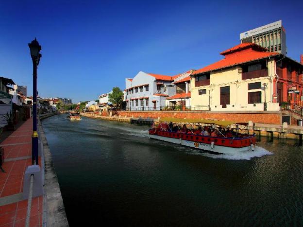 hallmark hotel leisure
