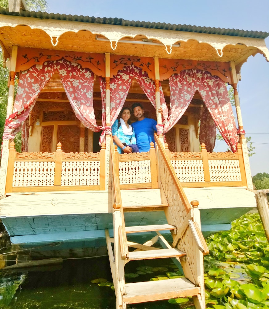 new bul bul group of houseboats