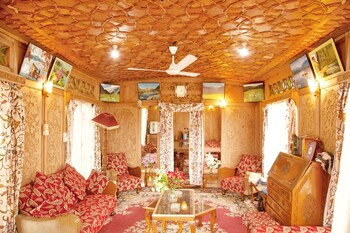 new bul bul group of houseboats