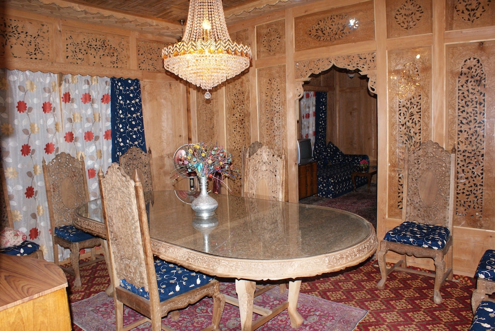 new bul bul group of houseboats