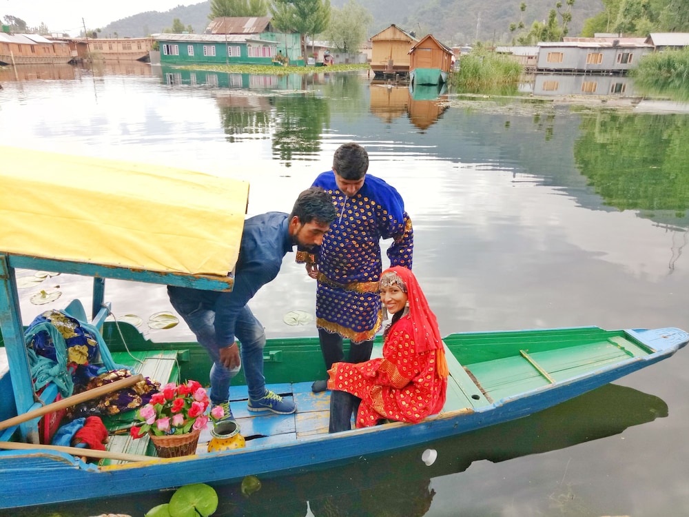 new bul bul group of houseboats