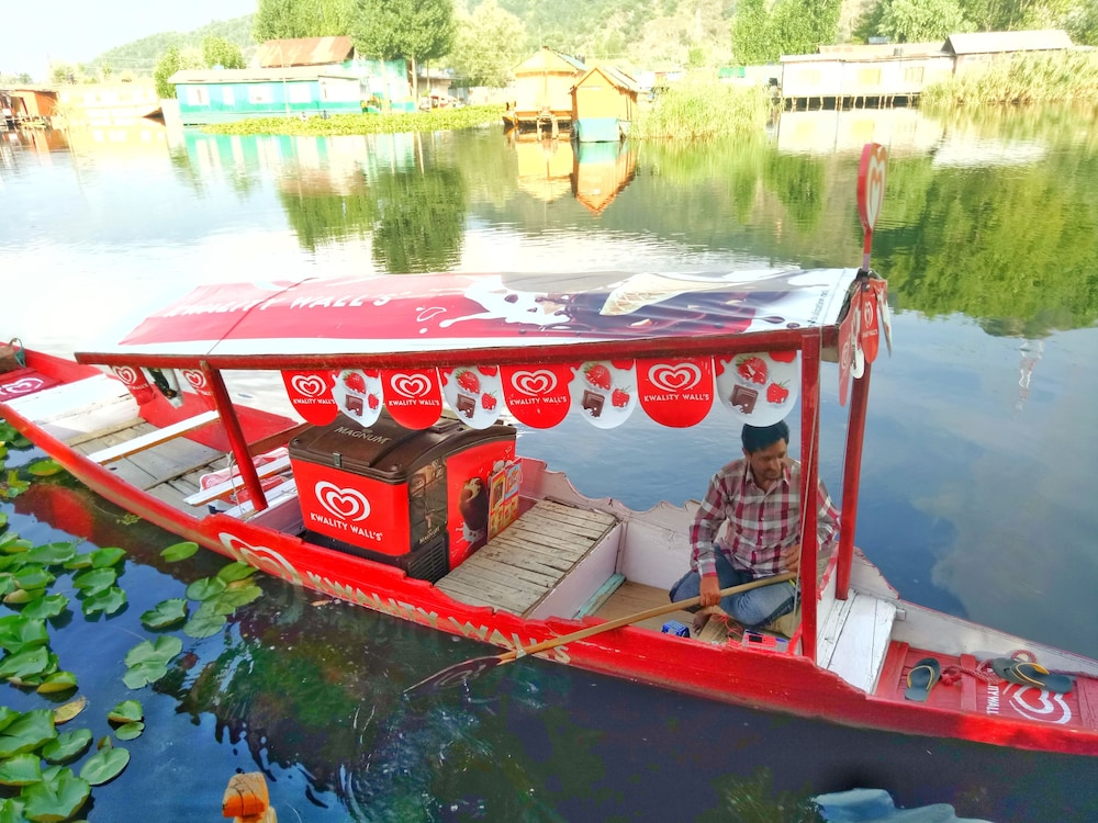 new bul bul group of houseboats