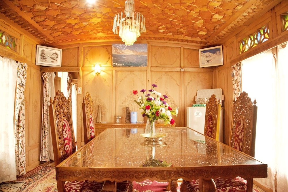 new bul bul group of houseboats