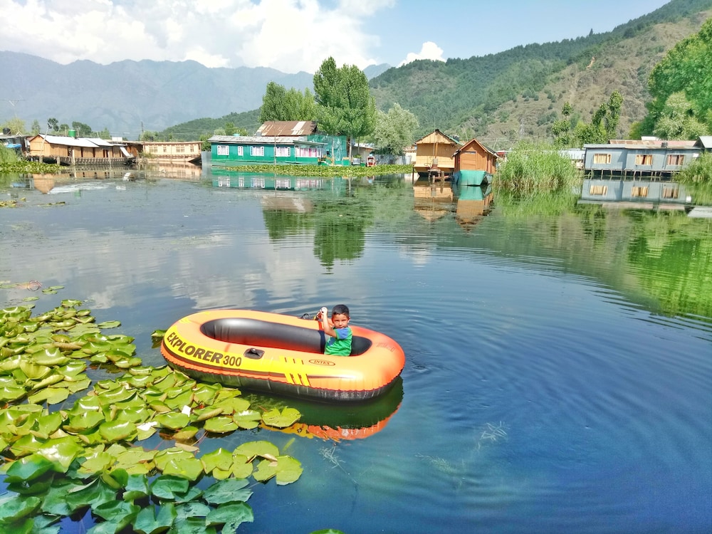 new bul bul group of houseboats