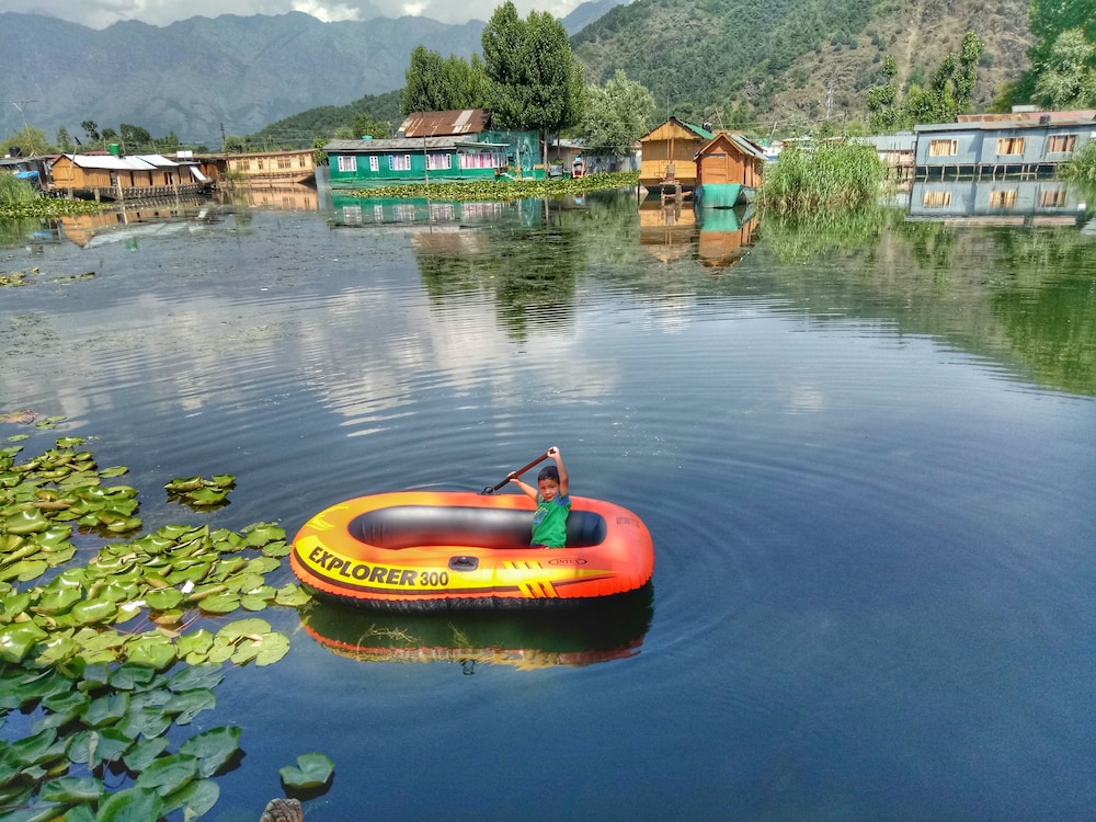 new bul bul group of houseboats