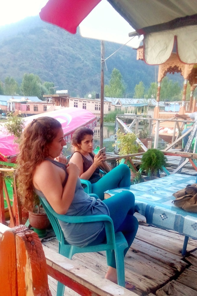 new bul bul group of houseboats