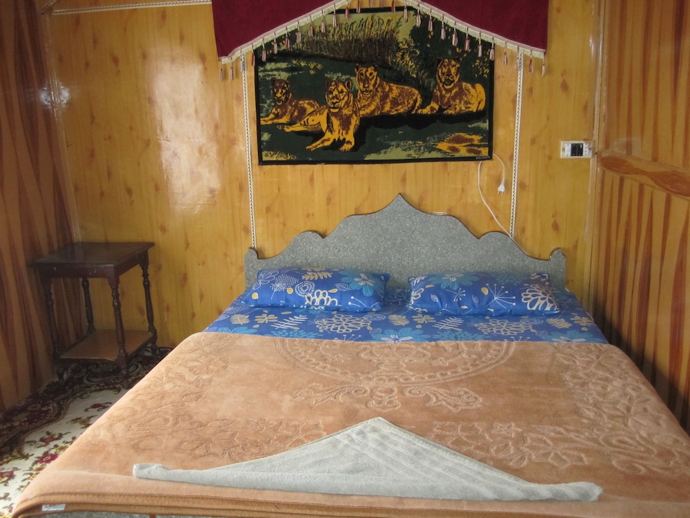 new bul bul group of houseboats