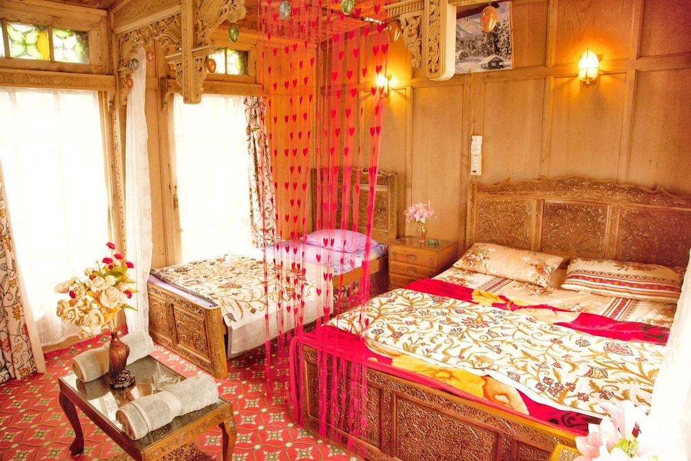 new bul bul group of houseboats