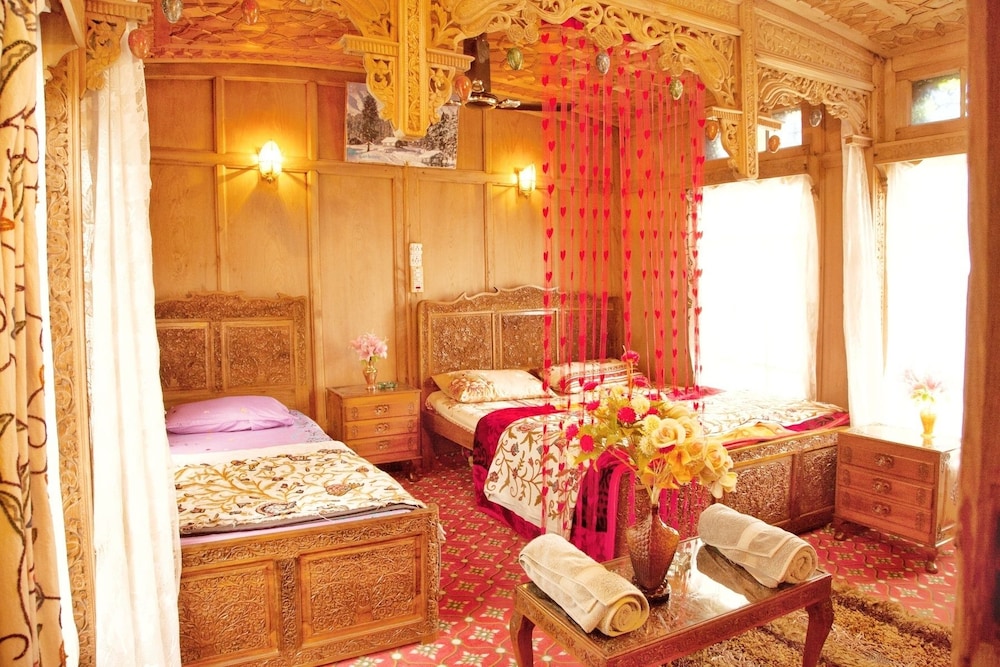 new bul bul group of houseboats