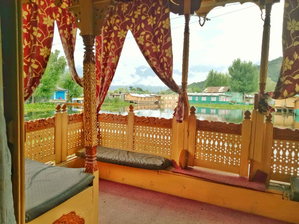 new bul bul group of houseboats