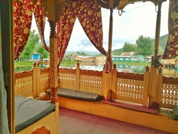 new bul bul group of houseboats