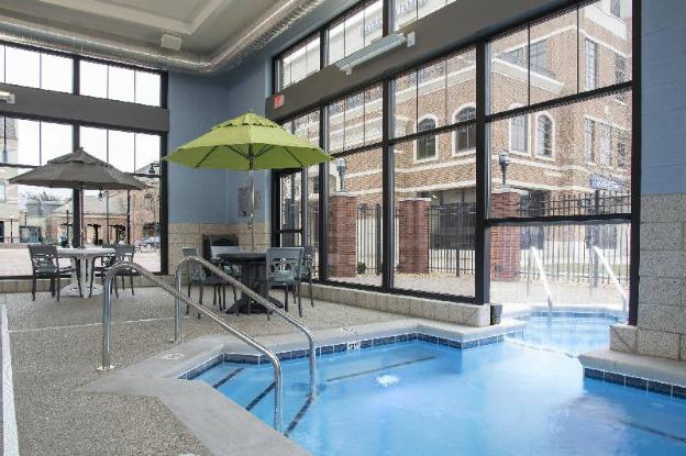 courtyard by marriott holland downtown