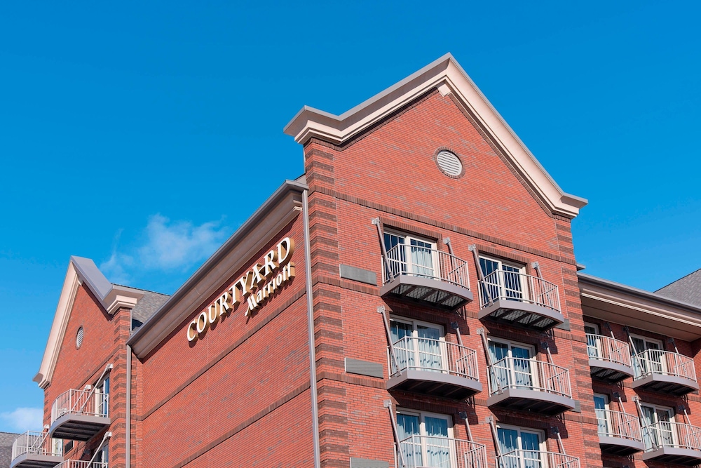 courtyard by marriott holland downtown