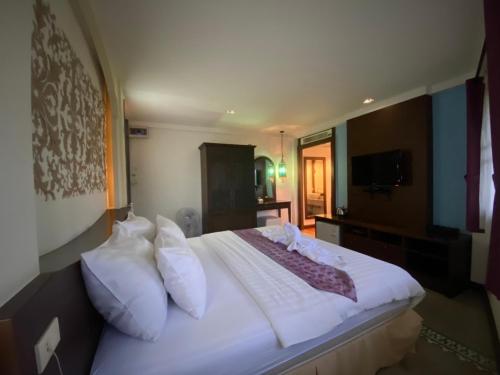 madame green forever