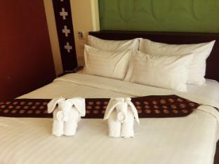 madame green forever